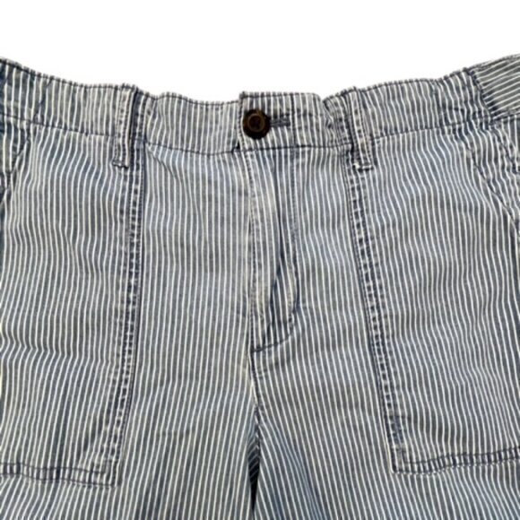 🛍️2 for $25 Sale🛍️Gap Womens Shorts‎ 8 Blue White Stretch Chino Striped Casual - Picture 3 of 10